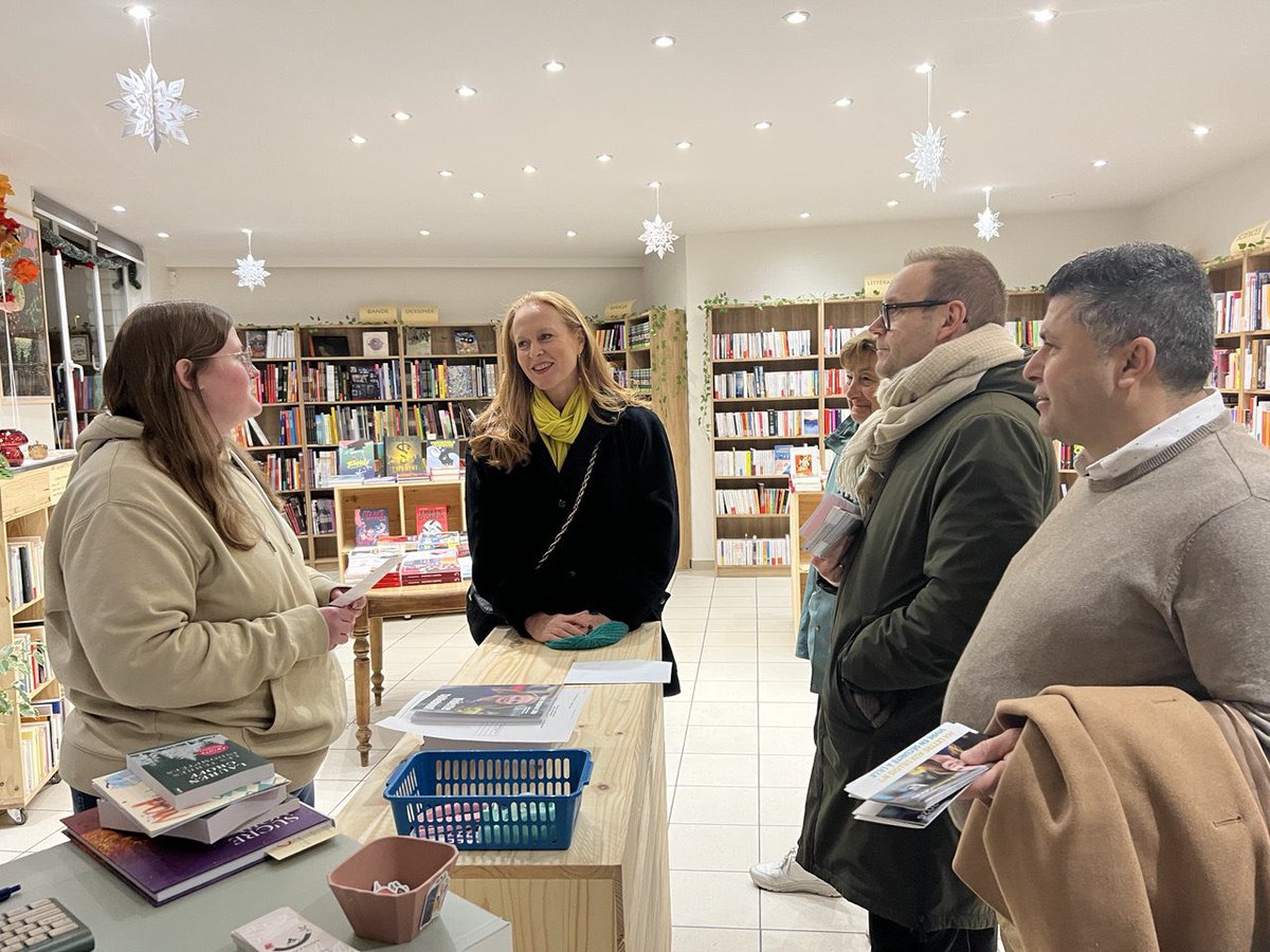 VSpillebout's tweet image. #VIOLETTE2026 #COMMERÇANTS 
Ce jour, je suis allée à la rencontre des commerçants de Saint-Maurice Pellevoisin. 🏠
Nous avons eu des échanges francs et intéressants avec ces acteurs économiques du quartier et de notre ville.
Stationnement, sécurité, propreté : ils attendent des…