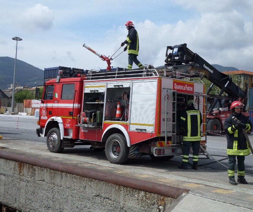 FitCisl's tweet image. #16gennaio 📢 Al via la trattativa per il CCNL della sorveglianza antincendio
Siglato il Protocollo di intenti tra sindacati e associazioni datoriali che avvia il percorso per la nascita di un contratto nazionale dedicato a oltre 10.000 lavoratori
🎯 Obiettivo: giusto…