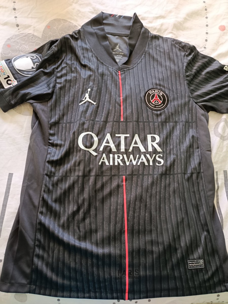 cafcontreverse's tweet image. J'ai commandé se t-shirt sur le site web 🇨🇳gakits.com le 28/12 et ils sont arrivés  le 13/01

Maillots du PSG noir
m.gakits.com/2025-26-PSG-1-…