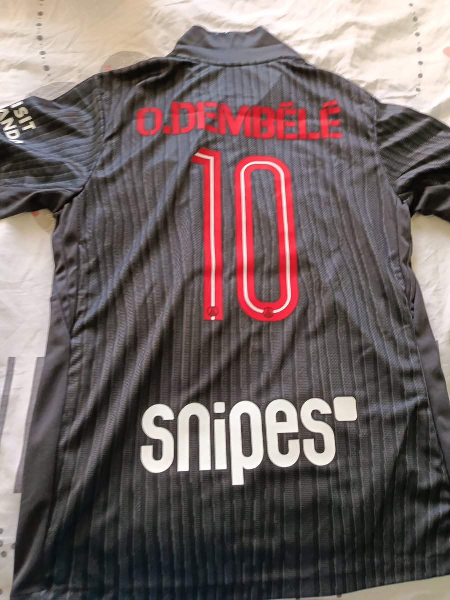 cafcontreverse's tweet image. J'ai commandé se t-shirt sur le site web 🇨🇳gakits.com le 28/12 et ils sont arrivés  le 13/01

Maillots du PSG noir
m.gakits.com/2025-26-PSG-1-…