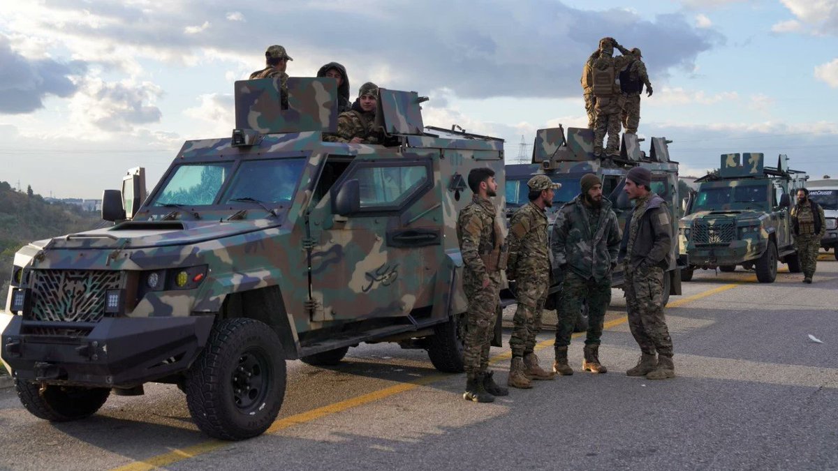 demokratgundem's tweet image. 🚨 SON DAKİKA: SURİYE ORDUSU OPERASYON BAŞLATTI

🇸🇾 Suriye ordusu, Halep'in doğusunda YPG/SDG hedeflerini ateş altına aldı

 📢 Sivillere "tahliye" uyarısı yapıldı
📍 Deyr Hafir-Meskene hattında sıcak çatışma hazırlığı

🔗 Gelişmeler için linki tıklayın 

demokratgundem.com/suriye-ordusu-……