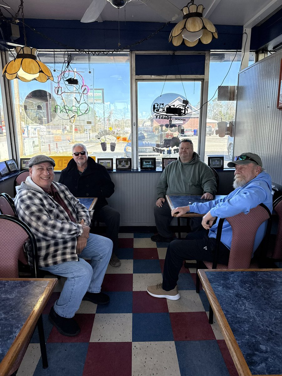 ChestnutTim's tweet image. Cold here today !!!
 the Crew  and Me