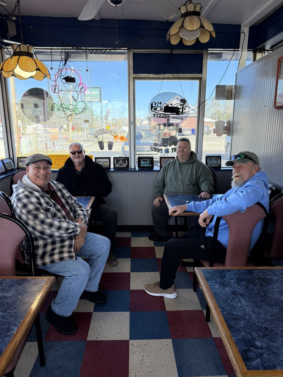 ChestnutTim's tweet image. Cold here today !!!
 the Crew  and Me