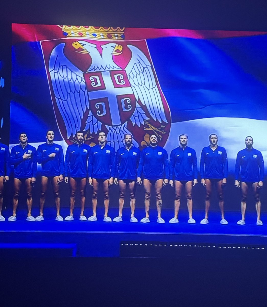 samoti93's tweet image. Heute gucke ich mir kein Fussball an stattdessen Männer in Badehose #idemo