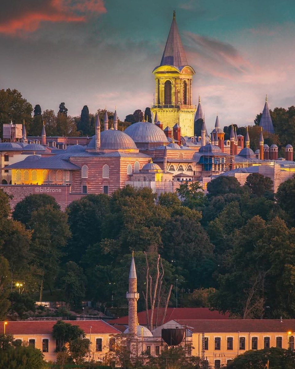 Topkapı palace in Istanbul .... 🧡

📸 : halitbilen 👏
