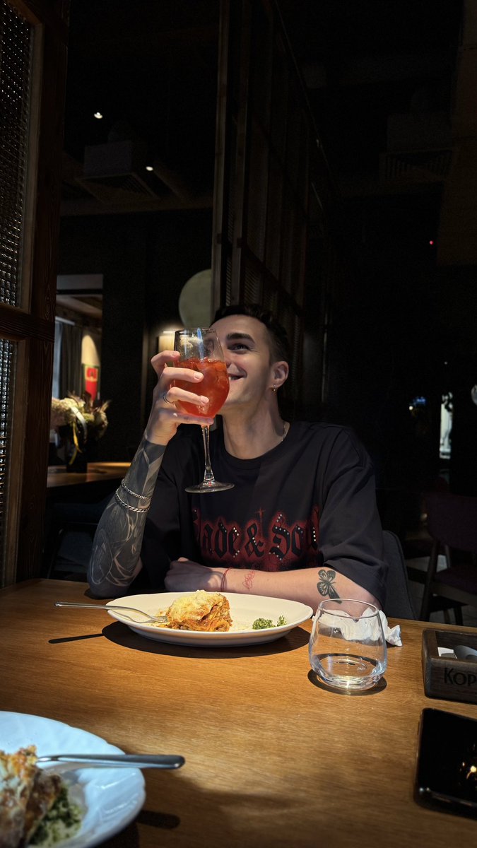 agentboy's tweet image. сегодня на красивом ✨