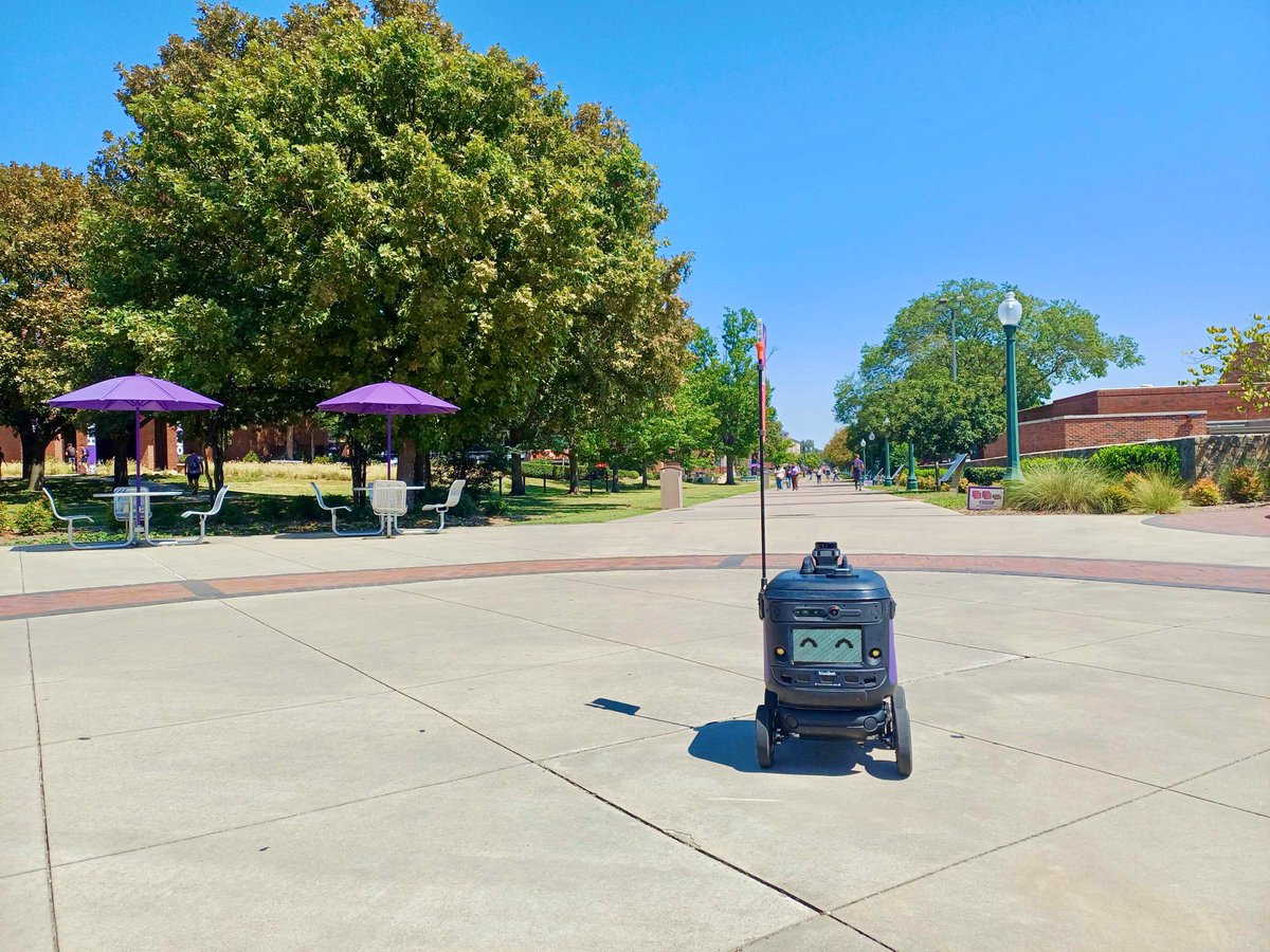 gokiwibot's tweet image. At @TarletonState there’s always something happening and somewhere to be 💜
We’ve got your back with @sodexoUSA bringing food wherever you are on campus 😉
#kiwibot #robot #deliveryrobot