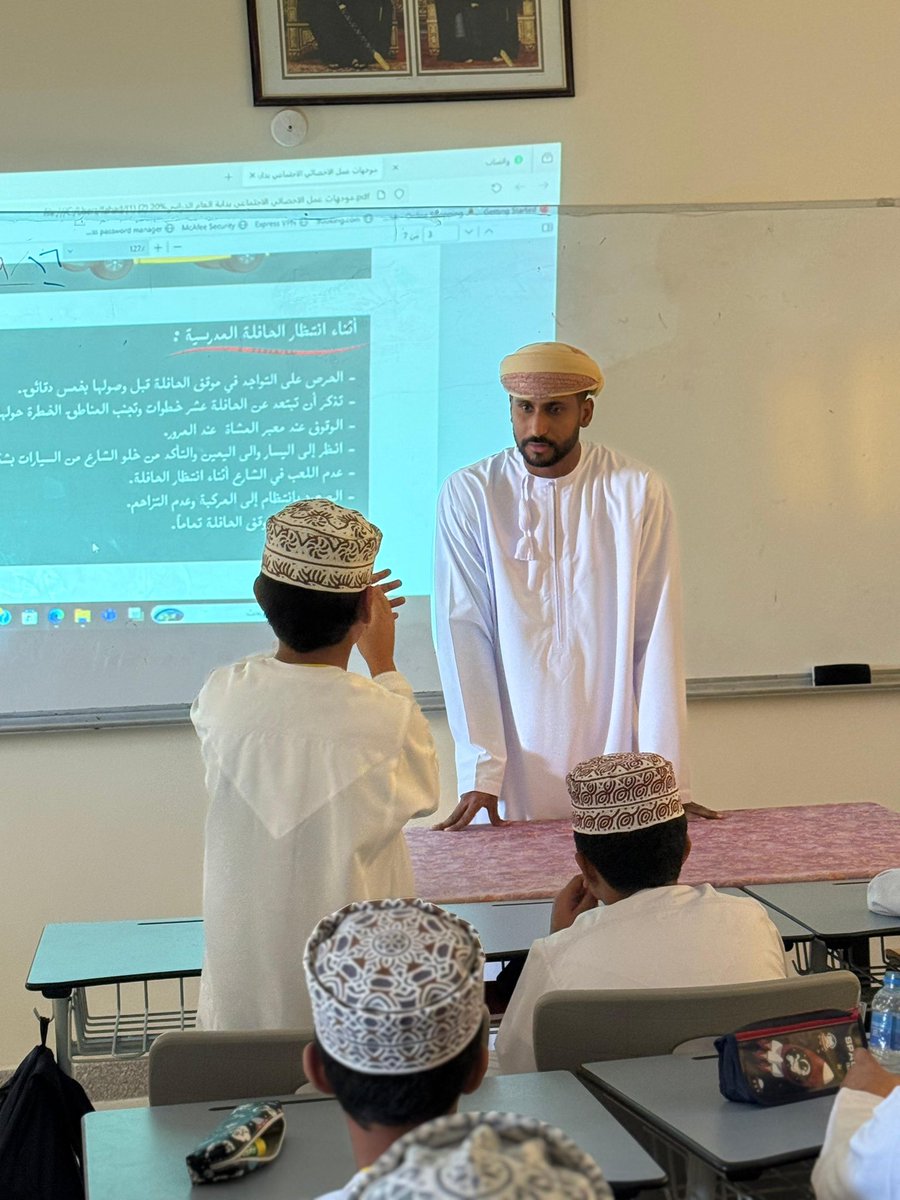 MSB_school's tweet photo. قدّم الأخصائي الاجتماعي فهد الدروشي حصة إرشادية لطلاب الصف الخامس بعنوان “سلامة الطلاب في الحافلة”، أوضح فيها إرشادات السلامة أثناء التوجه إلى الحافلة وخلال سيرها، وهدفت الحصة إلى تعزيز الوعي بأهمية اتباع قواعد السلامة لضمان وصول الطلاب إلى المدرسة وعودتهم منها بسلام https://t.co/fHsAmfpxfz