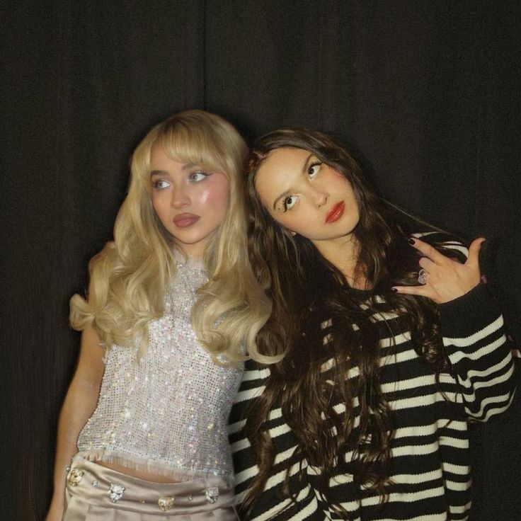 <a href="/ripluluu/">Lulu ୨ৎ lvs miu, juna n loo ¡!</a> y yo como olivia y sabrina