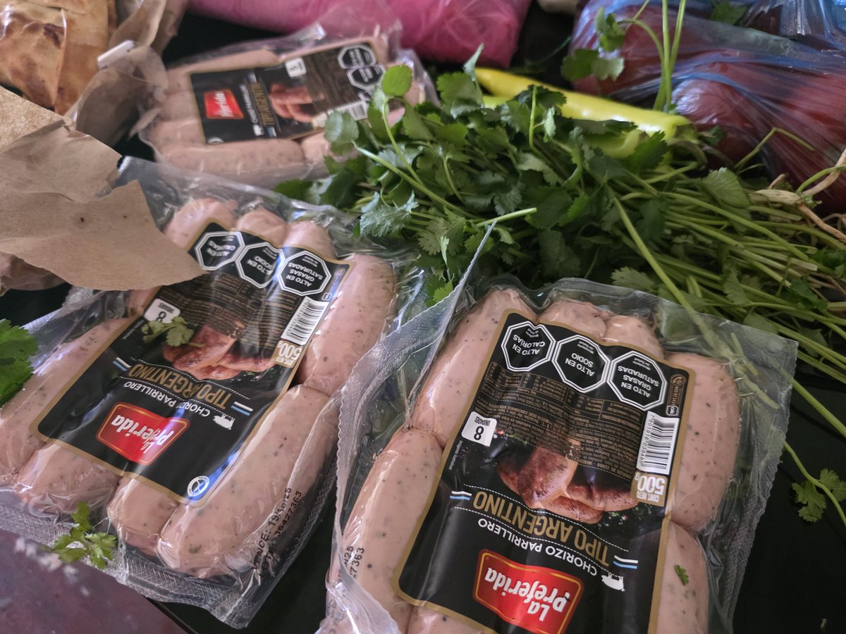 RutaDelHinchaCC's tweet image. Jornada finalizada en Puente Alto!! 💪🏾💪🏾👏🏾👏🏾👏🏾
Les dimos un cariñito al corazón de los que menos tienen.
No cambiamos en nada las vidas de esas familias, pero estamos seguros que esas ricas empanaditas de horno,y deliciosos choripanes les servirá para reunirse, compartir y tener…