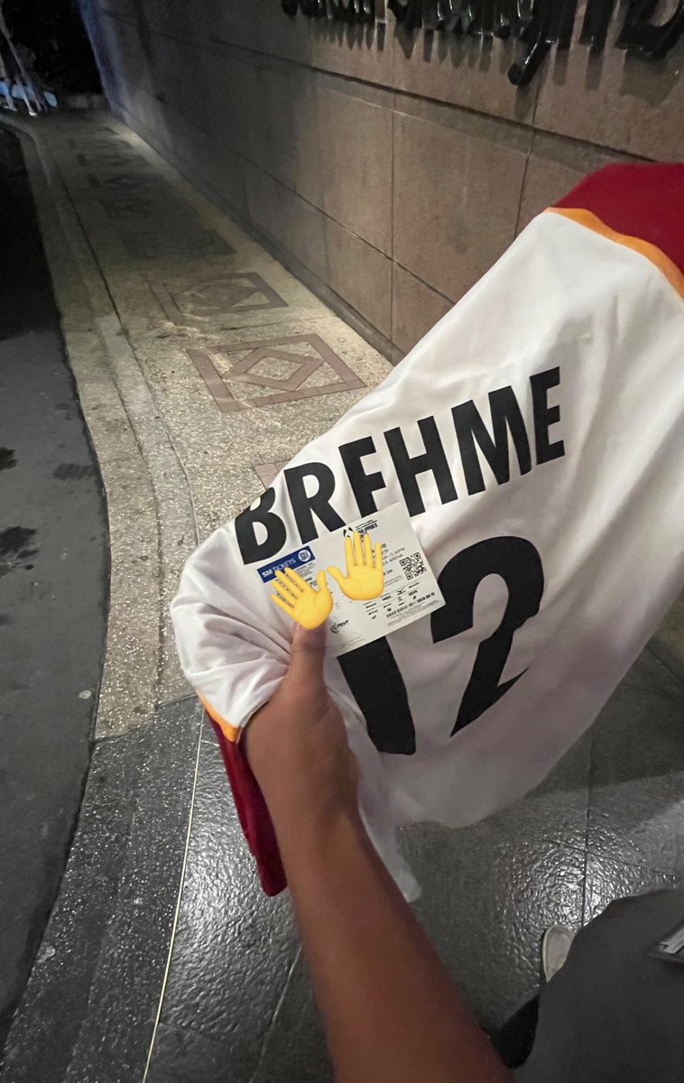 seanfedorov_'s tweet image. appreciation post for anton!🥹🧡

toni asked me yesterday if i&apos;ll be watching their game on wed then i said not sure bcos i dont have ticket yet but he said na he&apos;ll get me a tix daw tas today nagulat ako bcos he surprised me w/ his signed jersey which is akala ko tix lang tlga😭