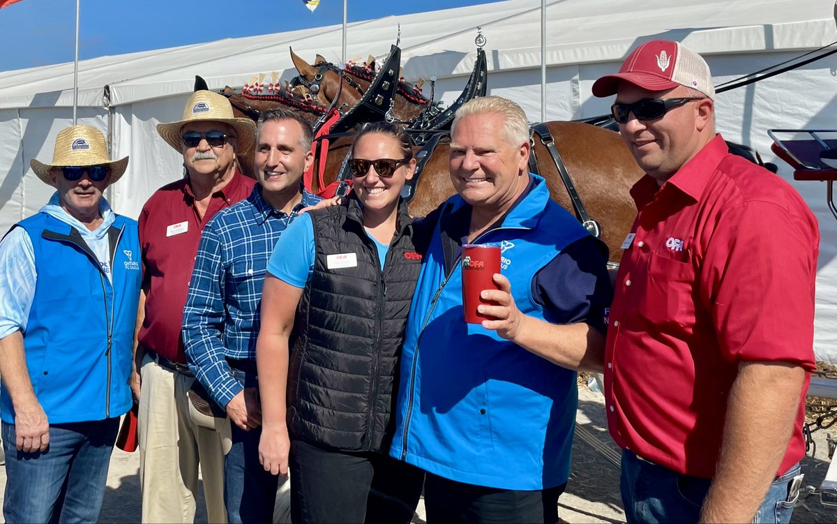 OntarioFarms's tweet image. It&apos;s always a pleasure to meet up with Ontario Premier @fordnation, @TrevorJonesCKL, and @paulvickersmpp to celebrate #ontag here at the @ipm2025!