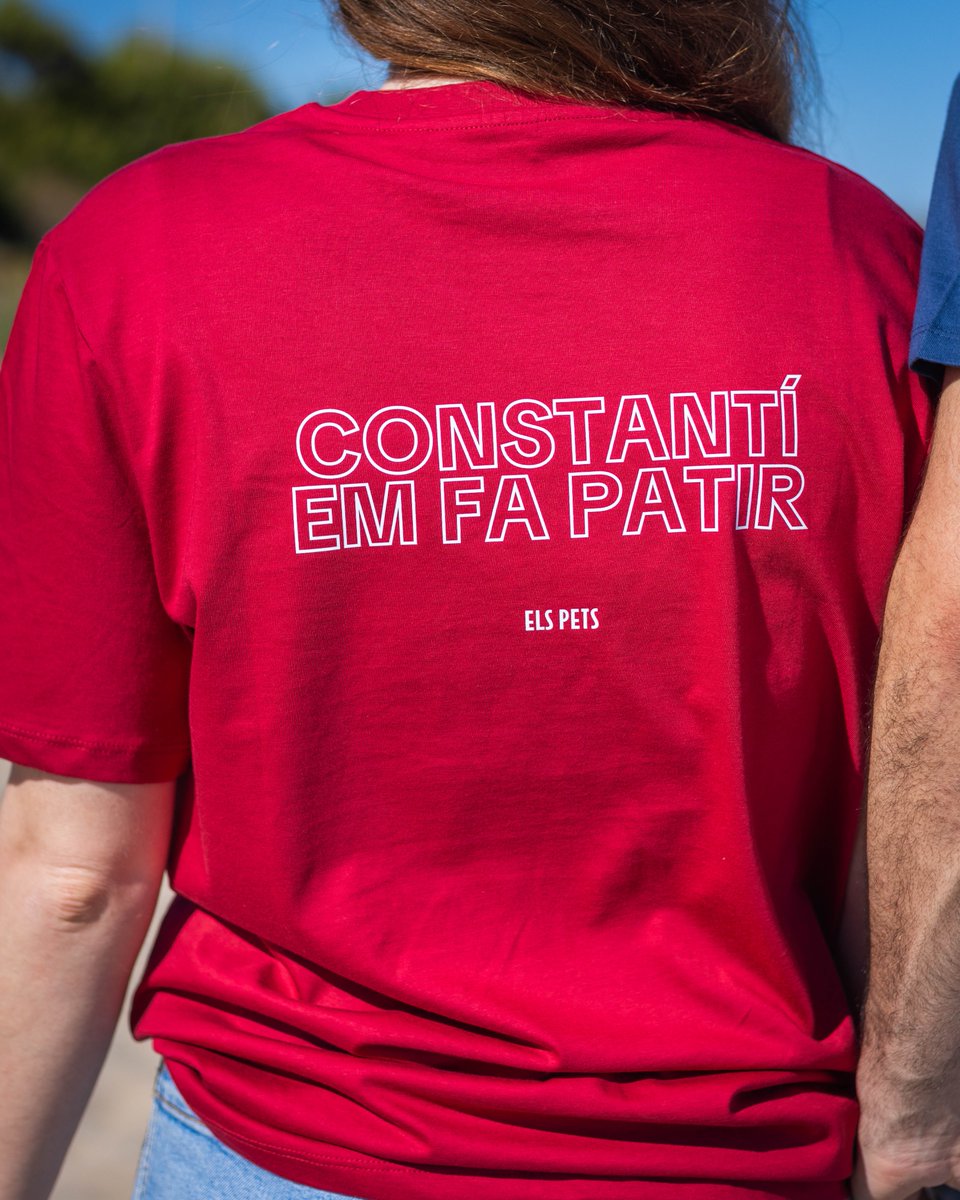 Atenció a tothom! Tarragonines, tarragonins, constantinenques i constantinencs: ja teniu disponible a la botiga on-line la samarreta de “Tarragona m’esborrona, Constantí em fa patir”!

📷 La trobareu aquí: elspets.shop/products/samar…