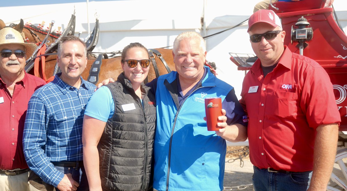 OntarioFarms's tweet image. It&apos;s always a pleasure to meet up with Ontario Premier @fordnation, @TrevorJonesCKL, and @paulvickersmpp to celebrate #ontag here at the @ipm2025!