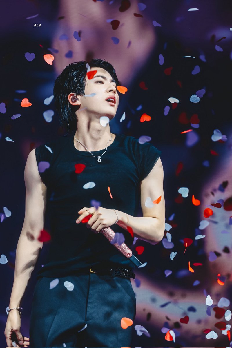 my_yours_jin's tweet image. 기사 감사합니다 
솔로활동으로 더욱더 빛나는 석진이
앞으로도 많은 활동 기대할게 
THANK YOU RUNSEOKJINepTOUR
RUN WITH JIN FOREVER
#행복했다_런석진투어_수고했어_김석진
#김석진의_도전은_계속됩니다
#방탄소년단진 #진 #JIN #BTSJIN @bts_twt