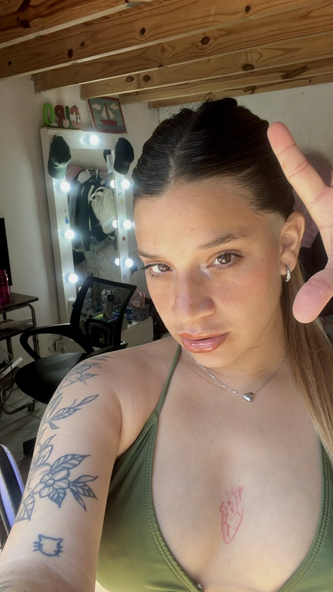 abru124a's tweet photo. Perdedor, veni a mi dm de rodillas 🧎‍♂️‍➡️ a servirme y ser mi sumiso financiero 💸 no tenes otra opción es una orden 

https://t.co/Vvtm9egzYI
#sumisofinanciero #findom #simp #luser #cajerohumano #esclavofinanciero https://t.co/gcDz4QrBHy