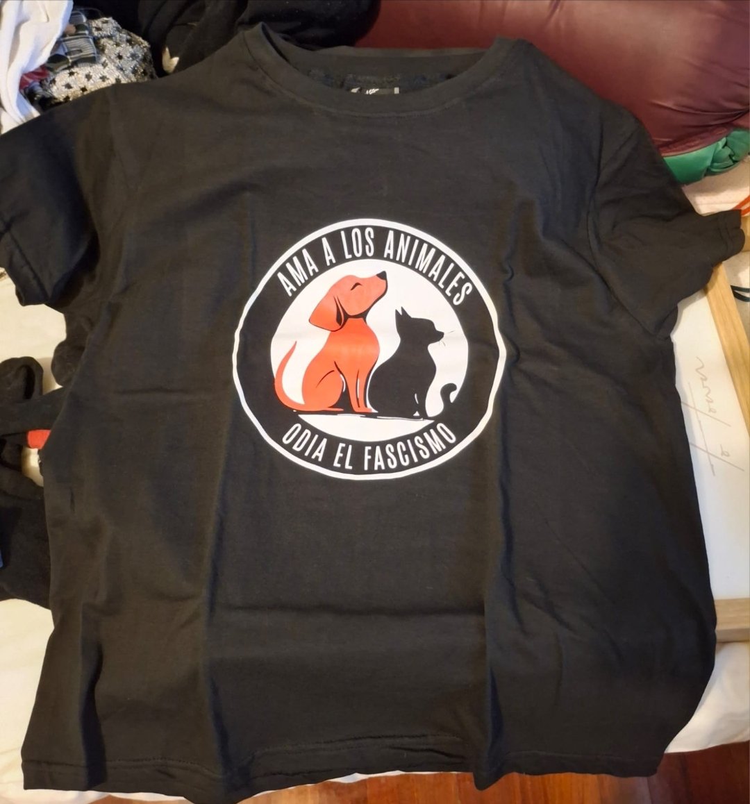 Mis humanos si están bien educados ✊️🐼