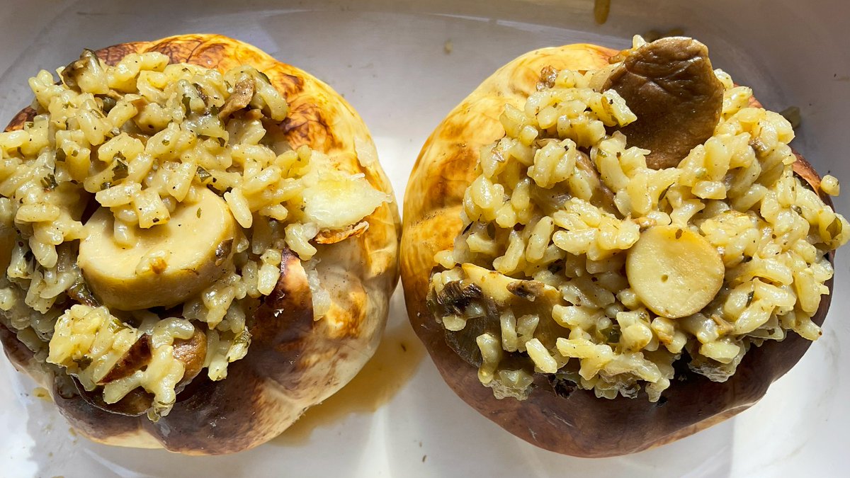 Give your leftovers a delicious new life! Transform that amazing mushroom risotto into a cozy, beautiful stuffed squash. It's a perfect way to savor every bite.

Ready for more delicious ideas? Explore worldfoodwine.com

#LeftoverMakeover #StuffedSquash