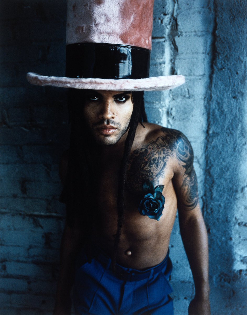 LennyKravitz's tweet image. Circus - Album Photography by @RuvenAfanador, 1995.