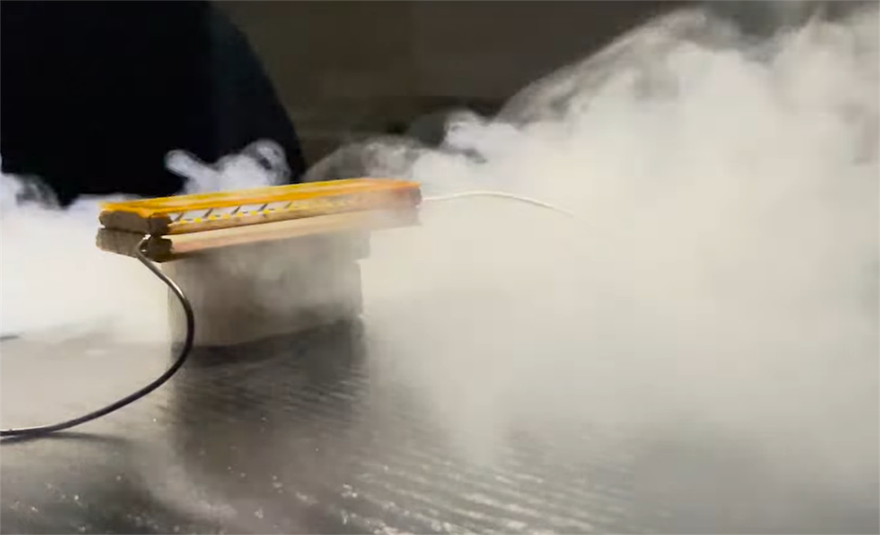 BGlobalTech_cat's tweet image. ❄️
Podria la #RefrigeracióperPlasma trobar el seu lloc als data centers?

@YPlasmatech,  i altres empreses, estan cercant canviar els ventiladors dels servidors per actuadors de plasma — @DCD_ES

@DanSwinhoe #datacentres #datacentersolutions
👉 datacenterdynamics.com/es/features/po…