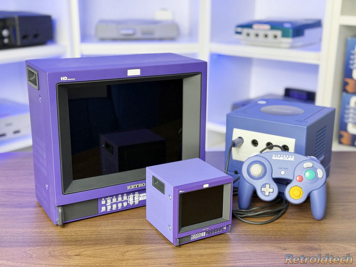Retroldtech's tweet image. Dark purple Slim PVM PRO, two-tone purple Micro PVM and the little cube that defined a whole era 💜

#RetroGaming #GameCube #PVM #MadeToPlay #PurpleVibes