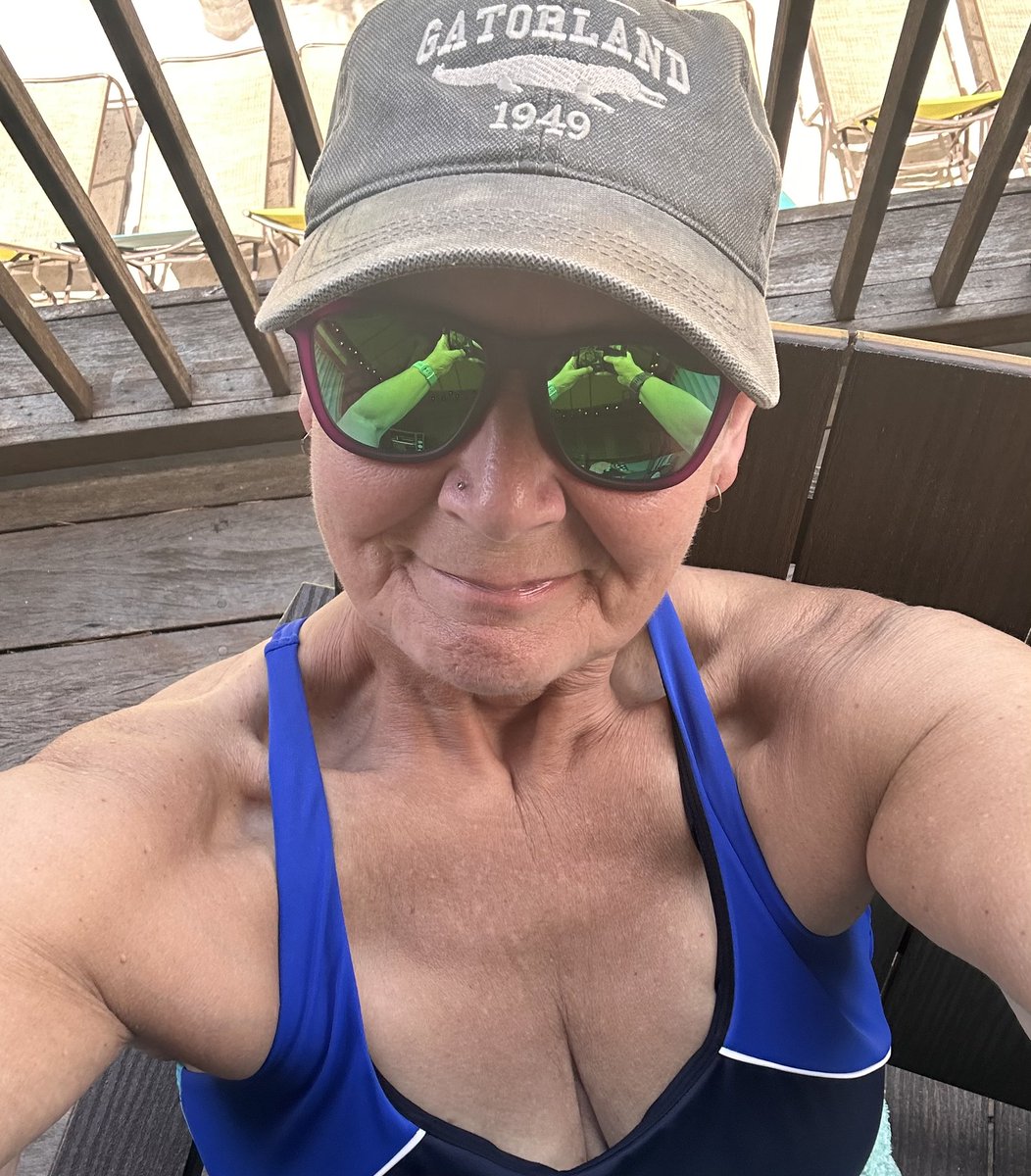 ladiesthatlift3's tweet image. Representing #fitfam and the @The100Club100 at Volcano Bay!!!
#letsgo 
#noexcuses
