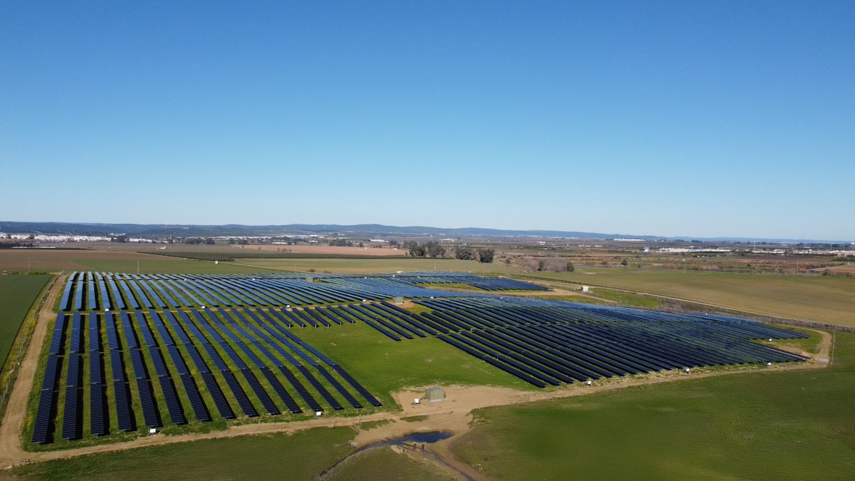 🌞⚡The second of two solar parks commissioned from BayWa r.e. and enabled by the VELUX Group to meet its renewable power needs is now fully operational and connected to the power grid in Spain.

windoorexpert.eu/news/news,3676…

#SolarEnergy