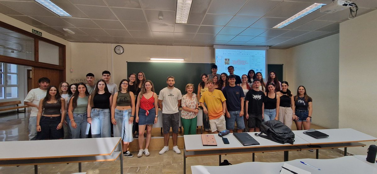 MyxoUGR's tweet photo. Arrancamos Microbiología I🔬✨ del grado en Biología de la UGR (Grupos A y B). Vamos a por este curso!!! https://t.co/sAF4sBb1DM