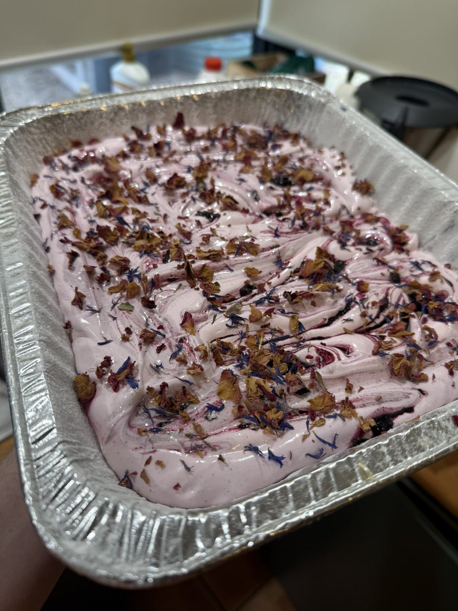 Alina0210's tweet photo. Testing out Homemade Marshmellows. Birthday Cake, and then a Rose &amp; Blueberry Swirl. https://t.co/cVJ0xGKasE