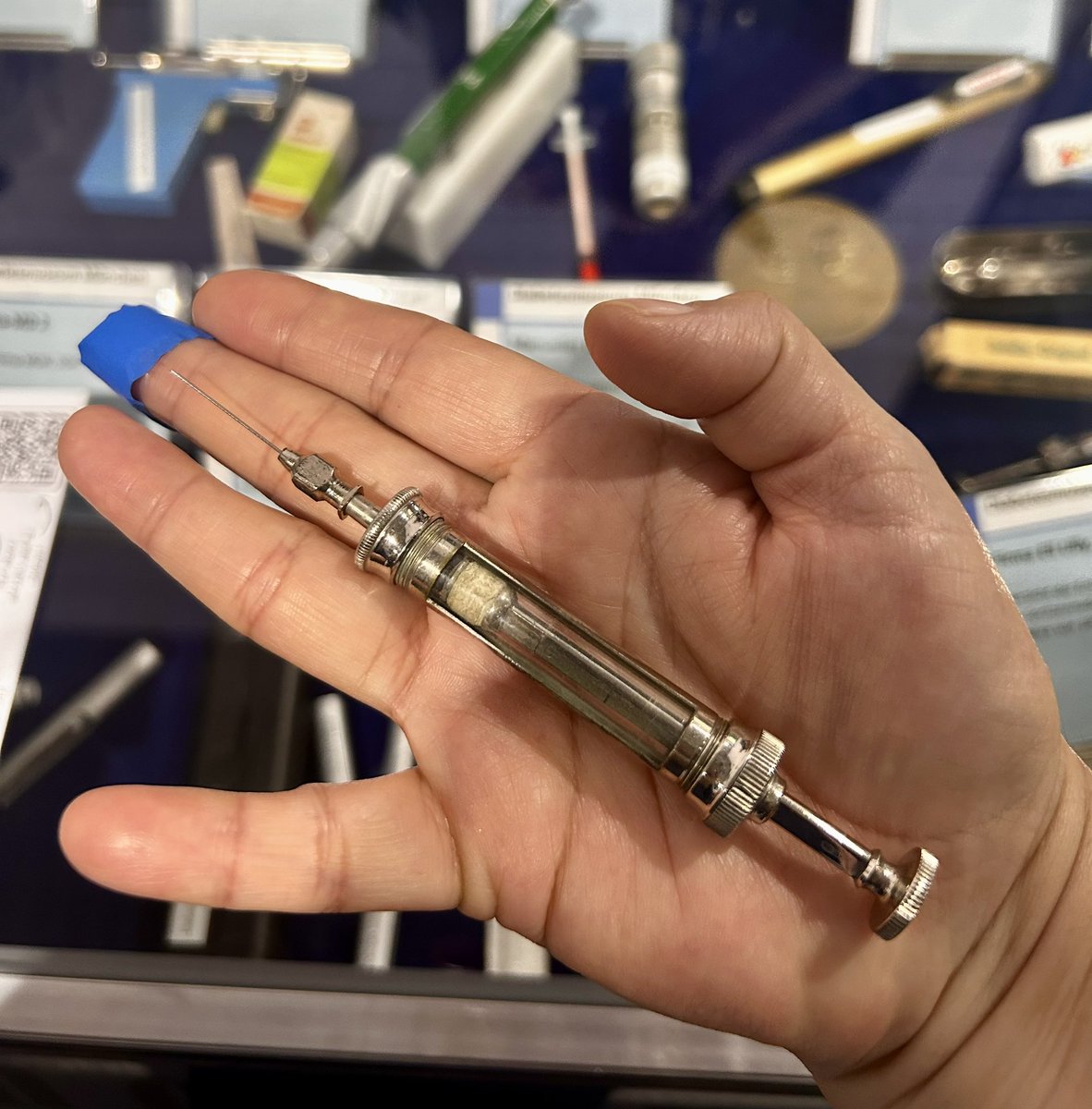 Se siente raro ver objetos que usamos alguna vez como piezas de museo 👵🏼
#EASD2025