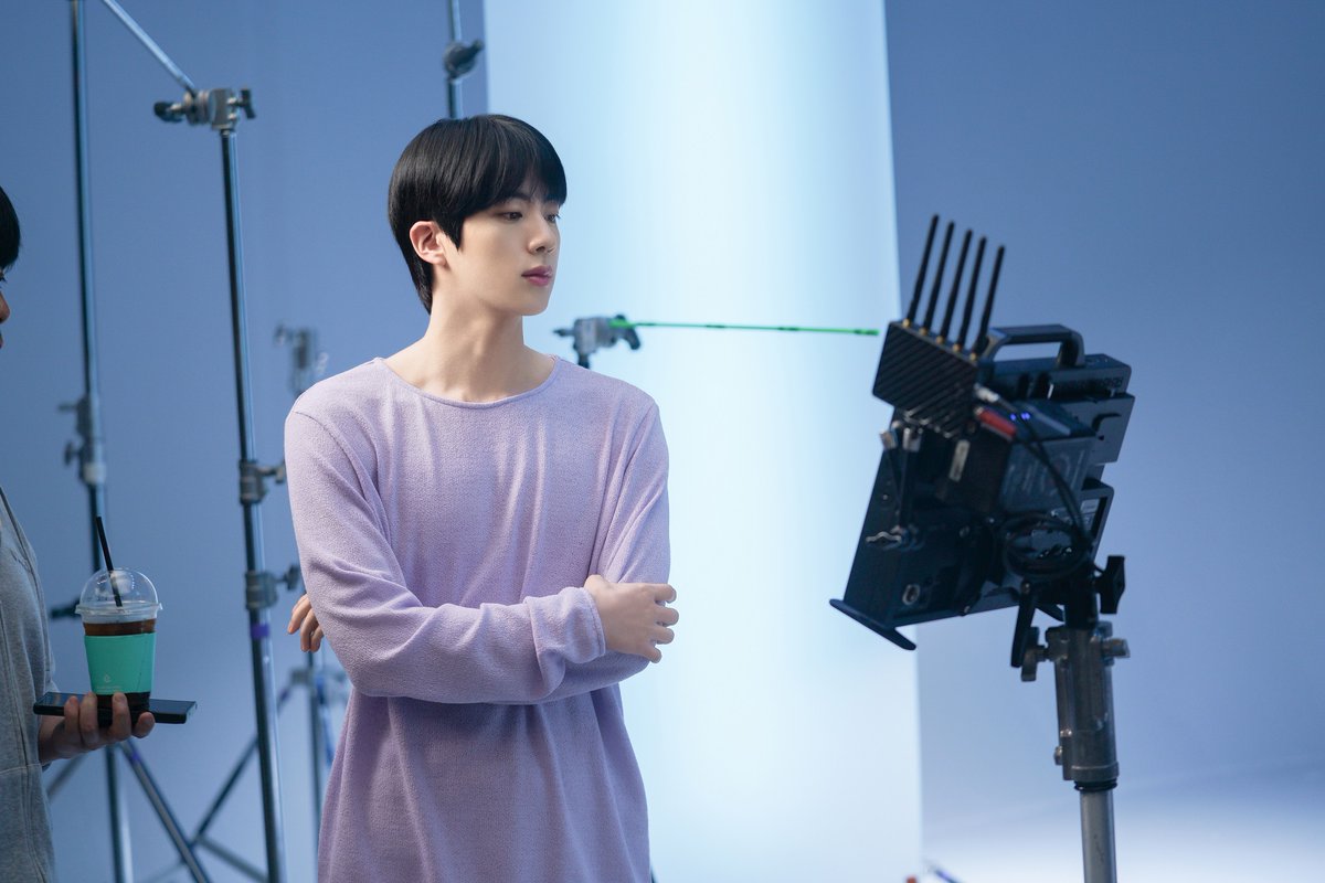 mezamashimedia's tweet image. ＃BTS ＃JIN さんが出演するヘアビューティコスメブランドの新CMが公開✨
ツヤツヤの髪をなびかせるJINさんの爽やかな姿が堪能できます🥰

🌈写真20枚&amp;amp;メイキング動画
mezamashi.media/articles/-/198…

「僕のツヤ髪に注⽬してね！」とコメントするJINさん…