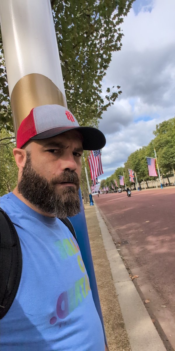 3choboomer's tweet photo. I come to the UK to get away from our dickhead president, and he follows me here... ¯\_(ツ)_/¯ https://t.co/I2QTPncBrB