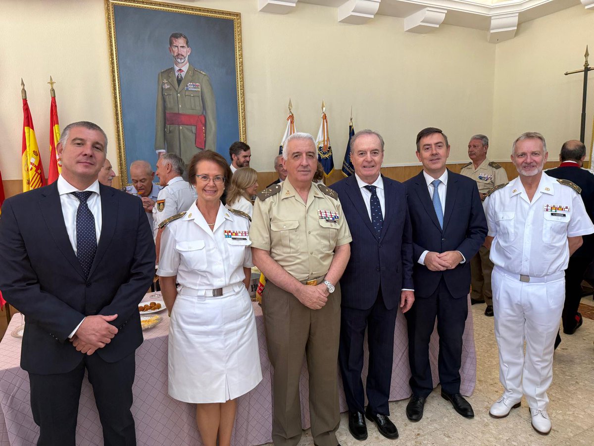 Magnífica conmemoración del 150 aniversario del traslado al Palacio de Polentinos, en Ávila, de la Academia de Administración Militar, origen de los Cuerpos de Intendencia e Intervención. youtube.com/watch?v=rAHFF_…
