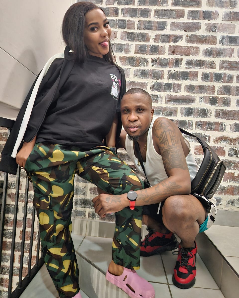 I'm back in the studio after a much needed break. With @zeenxumalo_ @pyy_log_drum_king 🔥🔥🔥🔥🔥