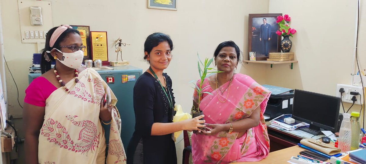 🌱 Ethiraj College’s Green Enviro League marked #WorldOzoneDay with awareness displays and sapling distribution across departments—small steps towards greener choices and bluer skies. 💚✨ #SustainabilityInAction #EcoConsciousEthiraj #GreenerTomorrow
<a href="/mike_vmm/">Mike Muralidharan</a>