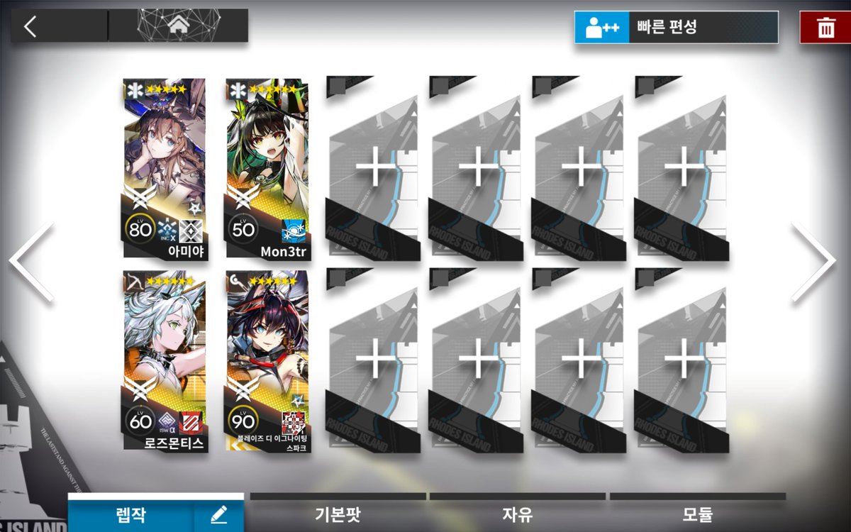 아기삼인방
.....그리고 마지막깜고가 셋다 뽀뽀해주러달려옴