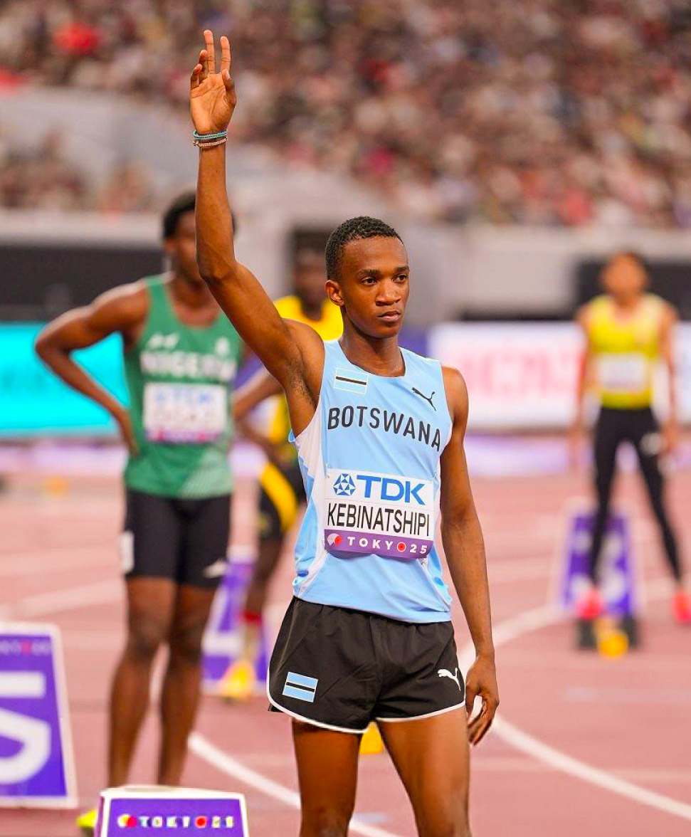 43.61s!!!🤯🔥🔥
World Lead ☑️ 
National Record ☑️

Collen Kebinatshipi 🇧🇼 storms to a resounding win in the second semifinal of the men's 400m at the World Championships in a blistering 43.61s!

He broke the Botswana National Record set by the legendary Isaac Makwala.

Rusheen