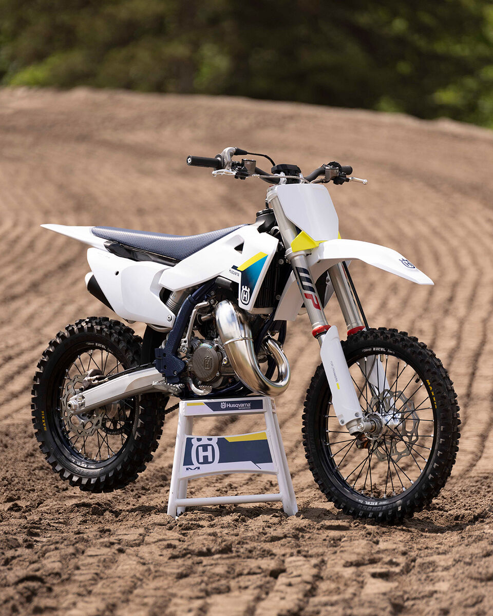 HQV_MotoUK's tweet photo. Not only is our #TC85 the perfect transition for younger riders growing in size and skill, it's also extremely capable and exceptional value.
Discover the promotions currently available. https://t.co/kHihBF6TIg
#Husqvarna #RideHusqvarna #GoRide #Motocross #TwoStrokeTuesday https://t.co/G3oPY28Guu