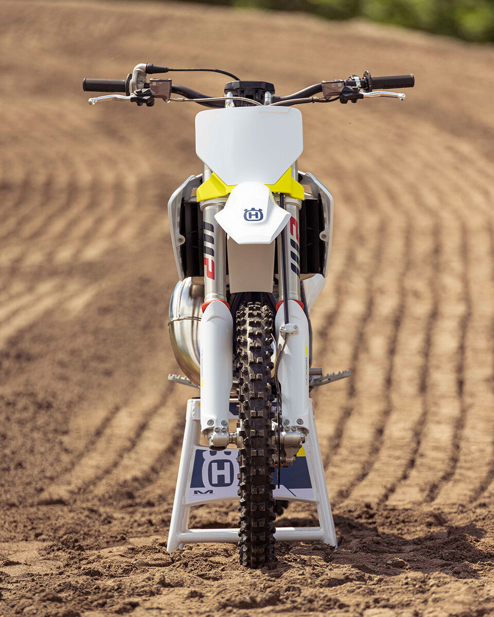 HQV_MotoUK's tweet photo. Not only is our #TC85 the perfect transition for younger riders growing in size and skill, it's also extremely capable and exceptional value.
Discover the promotions currently available. https://t.co/kHihBF6TIg
#Husqvarna #RideHusqvarna #GoRide #Motocross #TwoStrokeTuesday https://t.co/G3oPY28Guu