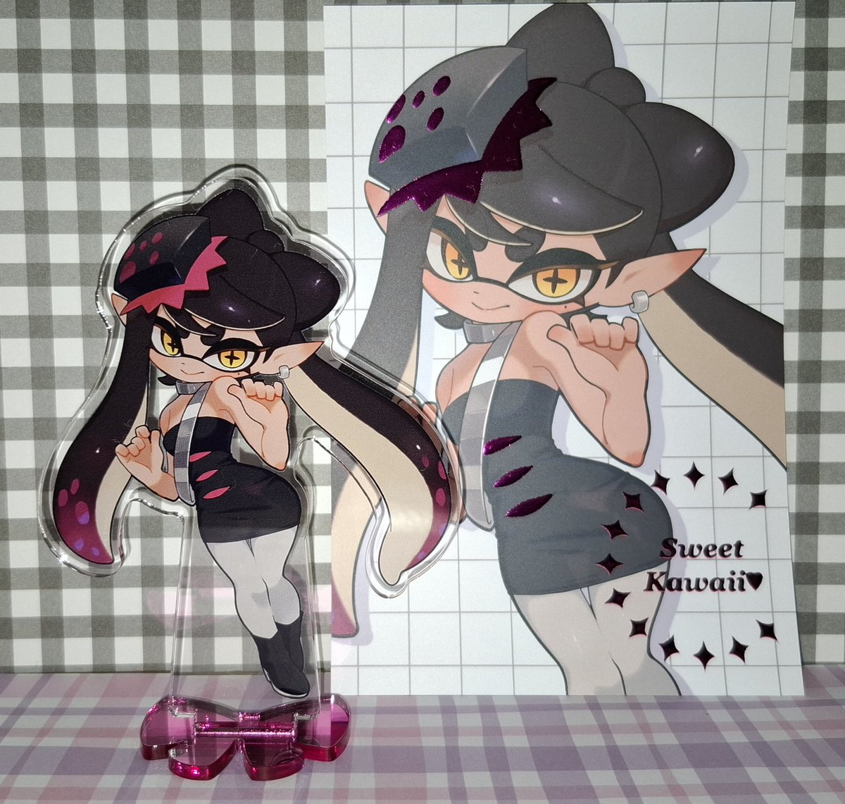 アオリちゃんのアクスタ出来ました💕🎀
おまけで箔押しポストカードも作ったよ😘
今週中には販売案内します～📦