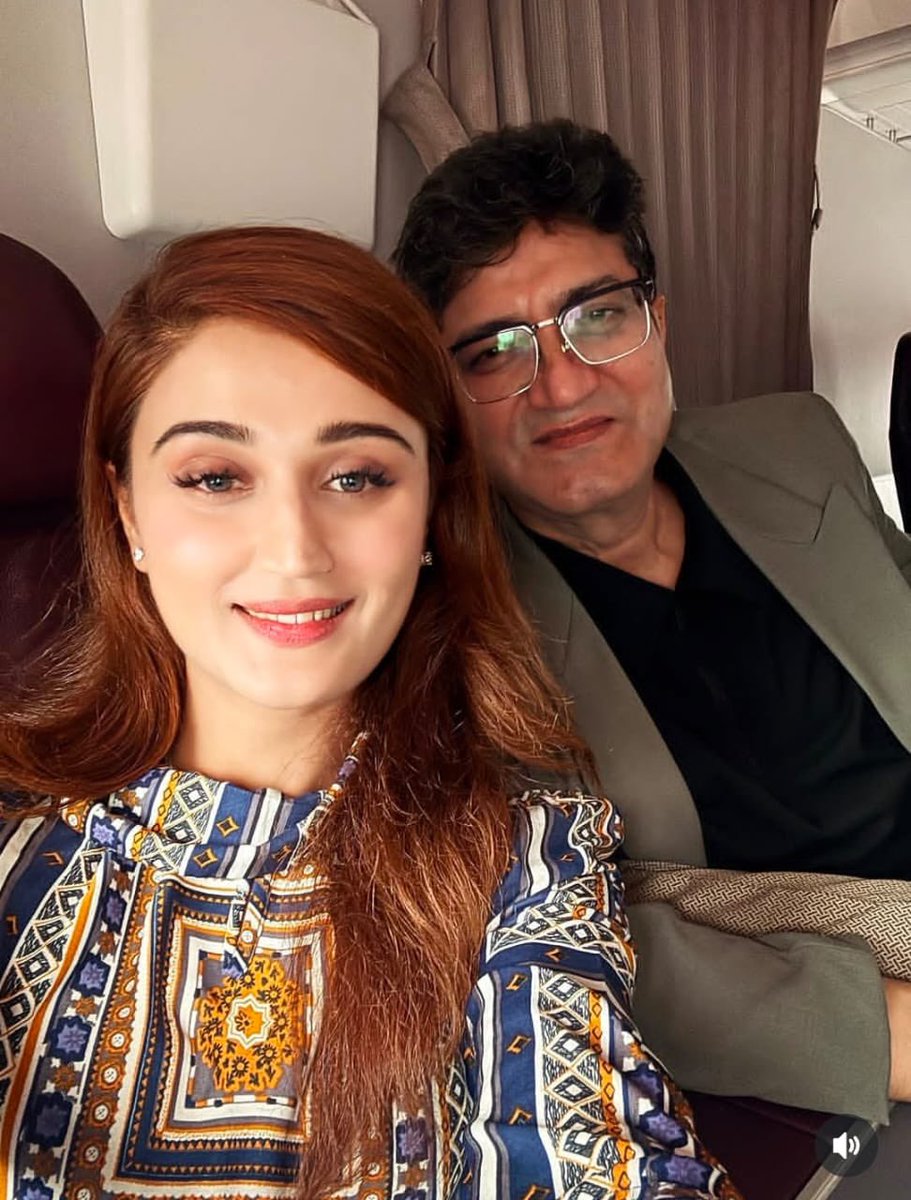 सुप्रसिद्ध लेखक, गीतकार, केंद्रीय फिल्म प्रमाणन बोर्ड के अध्यक्ष और मेरे मार्गदर्शक श्री प्रसून जोशी जी को जन्मदिन की हार्दिक शुभकामनाएं!
ईश्वर आपको दीर्घायु, और निरंतर सृजनशीलता प्रदान करें। आपके लेखन की रोशनी यूँ ही आने वाली पीढ़ियों को दिशा देती रहे
<a href="/prasoonjoshi_/">Prasoon Joshi</a>