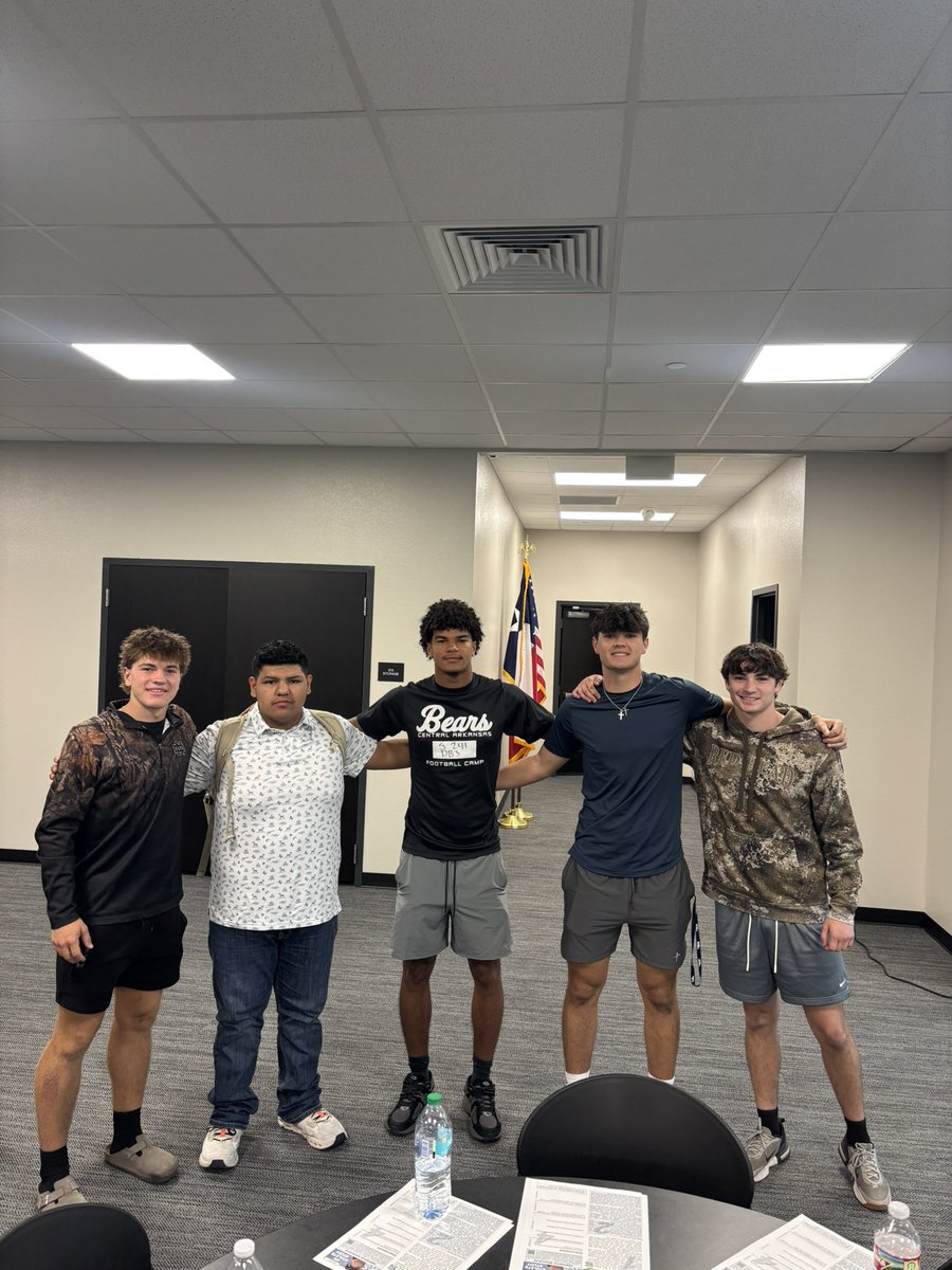 Seth Gundlach, Alan Sierra, Jaidun Scales, Jack Sarine, and Josh Powell (pictured on the right) are guys who have been CONSISTENT over the past YEARS at Bible study! S/O to these guys for really prioritizing their Faith and leading others as well!