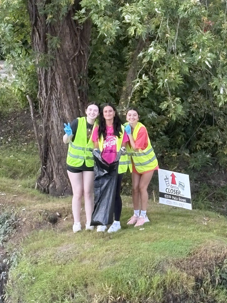 Downtown cleanup! Student Council, NHS, SADD,  Seminar, and CBI working hard!