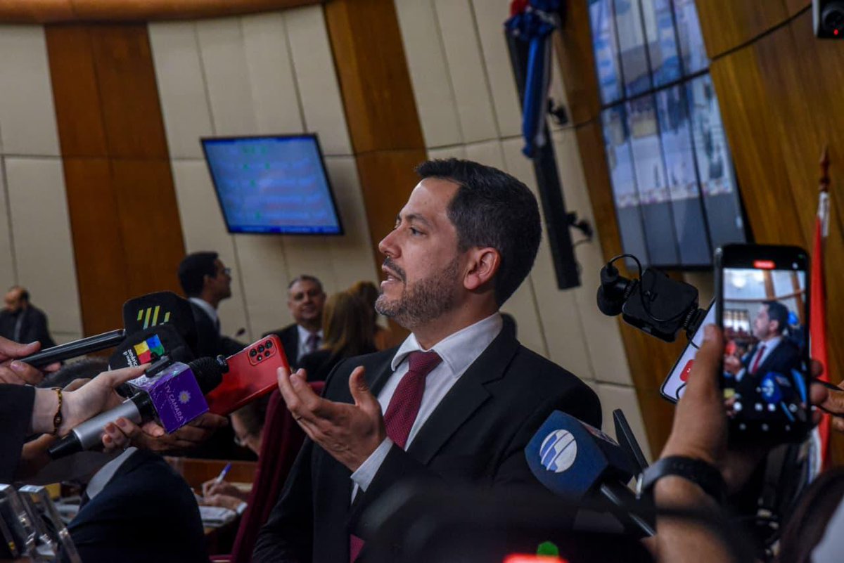 Elecciones (@elecccionespy) on Twitter photo Presidente de la Cámara de <a href="/DiputadosPy/">Cámara de Diputados</a> <a href="/raulatorre/">Raul Latorre</a>, brindó declaraciones antes del inicio de la sesión ordinaria en las que resaltó el proyecto de creación de minas de energía, el presidente Latorre adelantó que está a favor de la postergación para generar consensos, dejando en Presidente de la Cámara de <a href="/DiputadosPy/">Cámara de Diputados</a> <a href="/raulatorre/">Raul Latorre</a>, brindó declaraciones antes del inicio de la sesión ordinaria en las que resaltó el proyecto de creación de minas de energía, el presidente Latorre adelantó que está a favor de la postergación para generar consensos, dejando en
