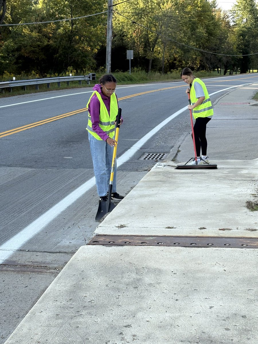 Downtown cleanup! Student Council, NHS, SADD,  Seminar, and CBI working hard!
