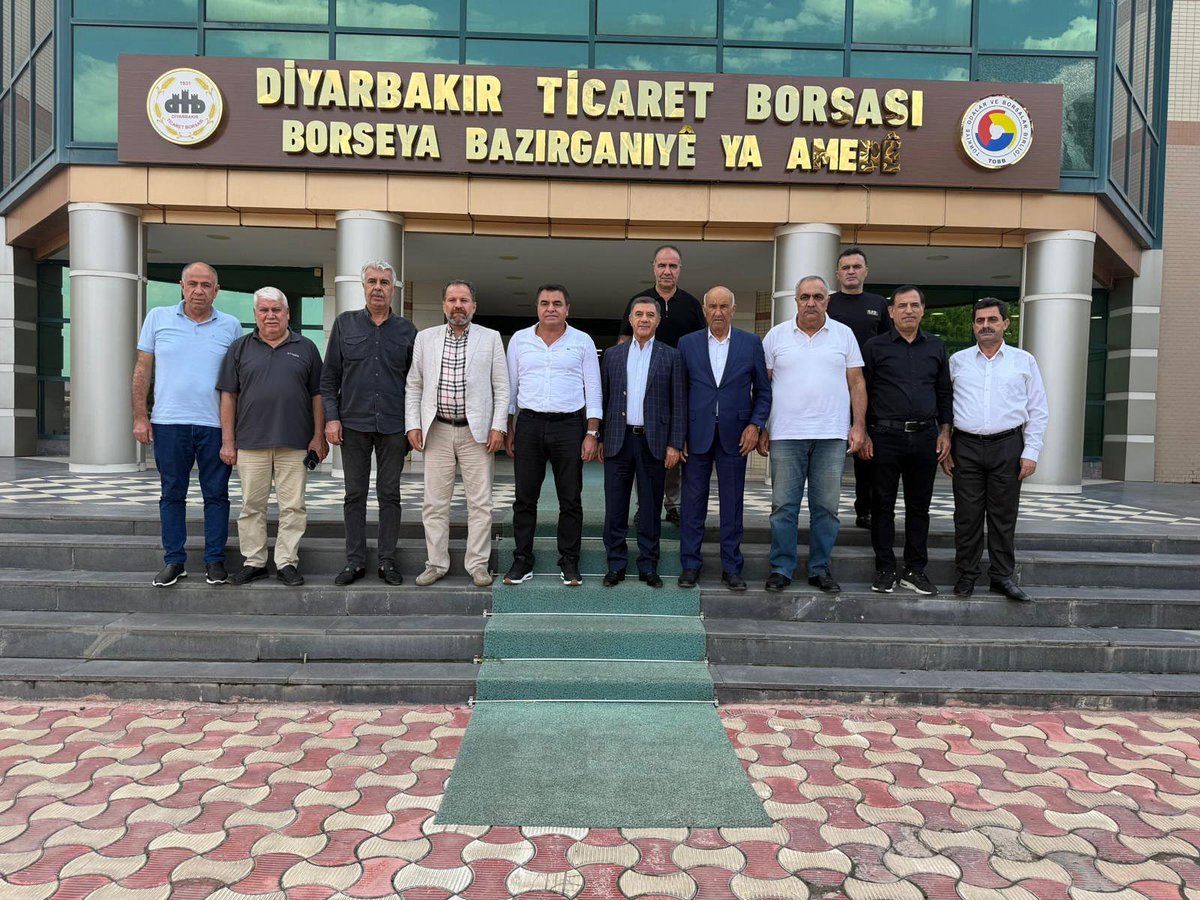 Borsamızı ziyaret eden TESK Genel Başkan Vekili ve DESOB  Başkanı Alican Ebedinoğlı, DESOB Yönetim Kurulu Üyeleri ve Yenişehir Ziraat Odası Başkanı Süleyman İskenderoğlu'na nazik ziyaretlerinden dolayı teşekkür ederim.