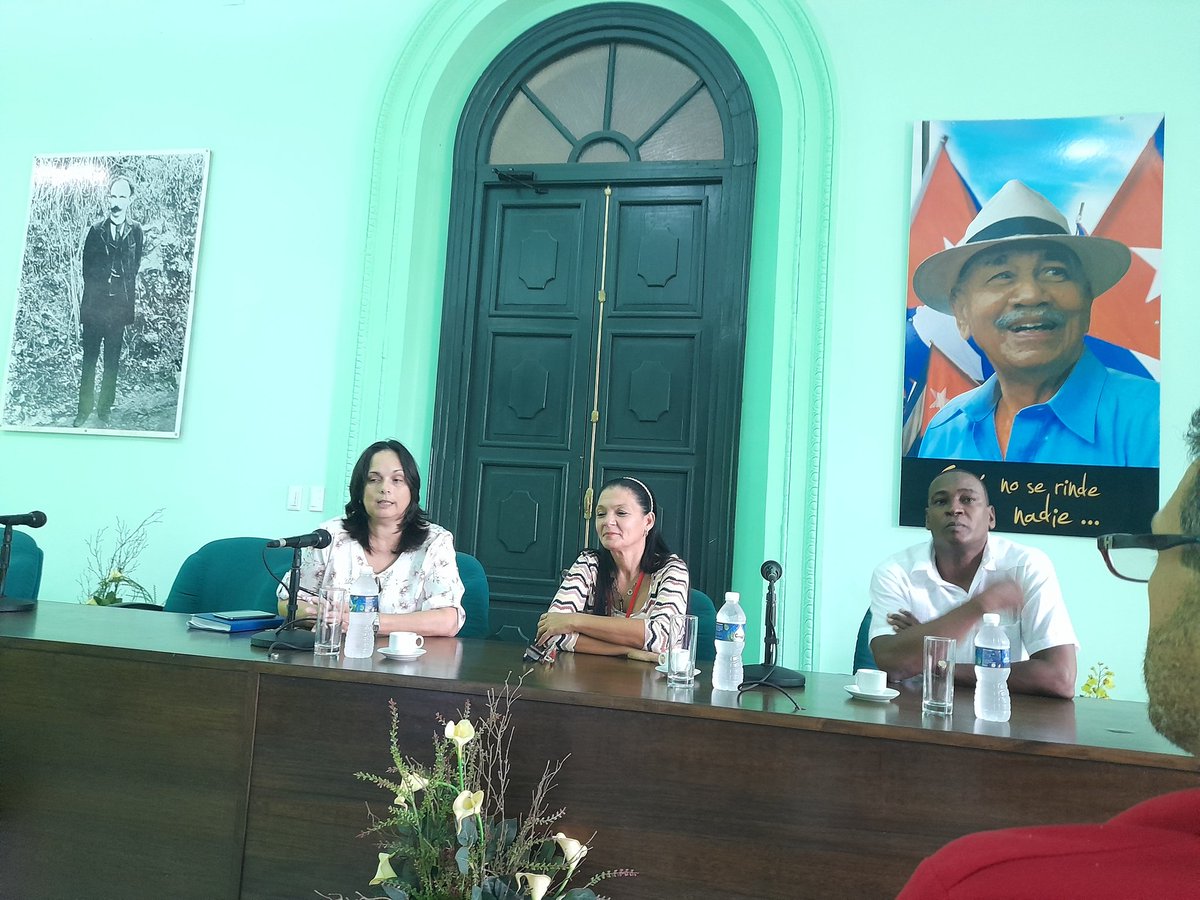 Se realiza intercambio en <a href="/ContraloriaCuba/">Contraloría Cuba</a> con la nueva Secretaria del Sindicato Nac. Administración Pública y el Secretario saliente. Momento importante para fortalecer vínculos y demostrar ntro compromiso <a href="/MarbanMirian/">Mirian Marbán González</a>