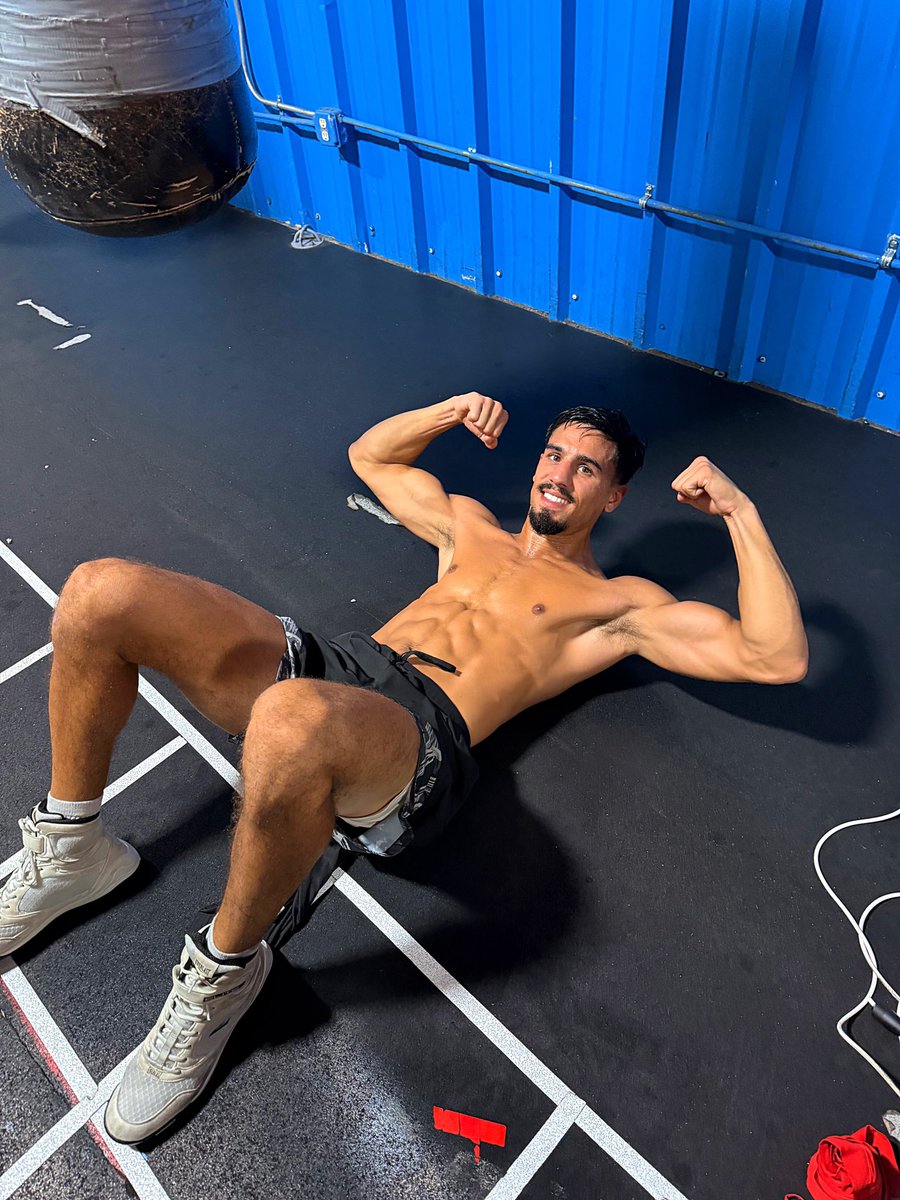 Last spar of training camp in America finished 8x3 minute rounds with 30 seconds rest! Fight night next week 💪