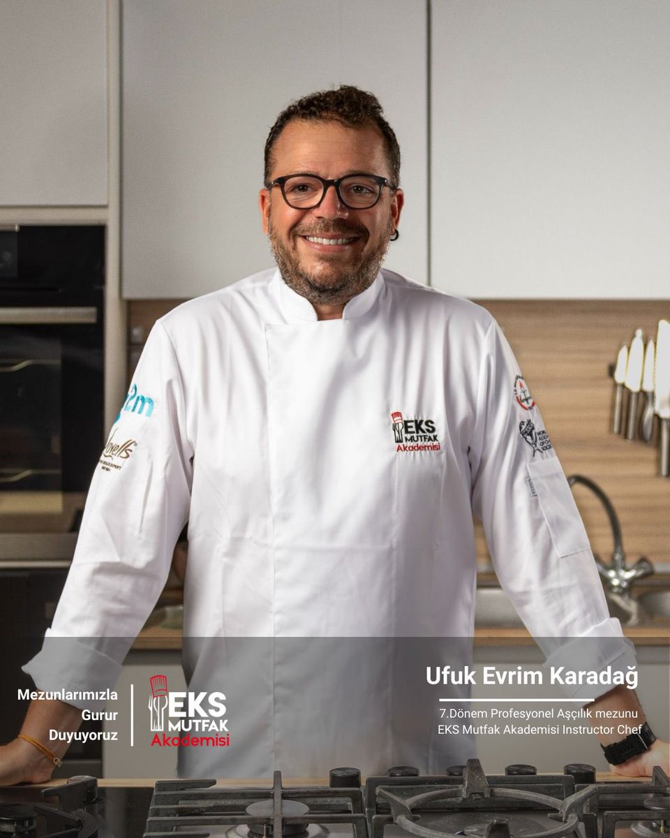 🎉 Mezunlarımızla Gurur Duyuyoruz!

Profesyonel Aşçılık Bölümü mezunumuz Ufuk Evrim Karadağ, artık EKS Mutfak Akademisi’nde Eğitmen Şef olarak görevine başladı.👨‍🍳

Bir mezunumuzun yeniden akademimize dönerek bilgi ve deneyimlerini yeni nesil şef adaylarıyla paylaşacak olmasından