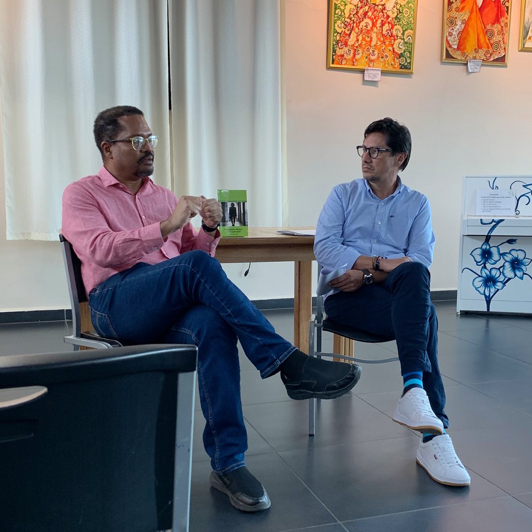 AlxLovera's tweet image. Una tarde placentera junto al escritor Carlos Wynter Melo, y todos los asistentes al conversatorio por motivo de la presentación de “Los grandes dientes de la Caperucita”, novela ganadora del premio de literatura Ricardo Miró. 
Gracias a la Biblioteca de Boquete. @carloswynter